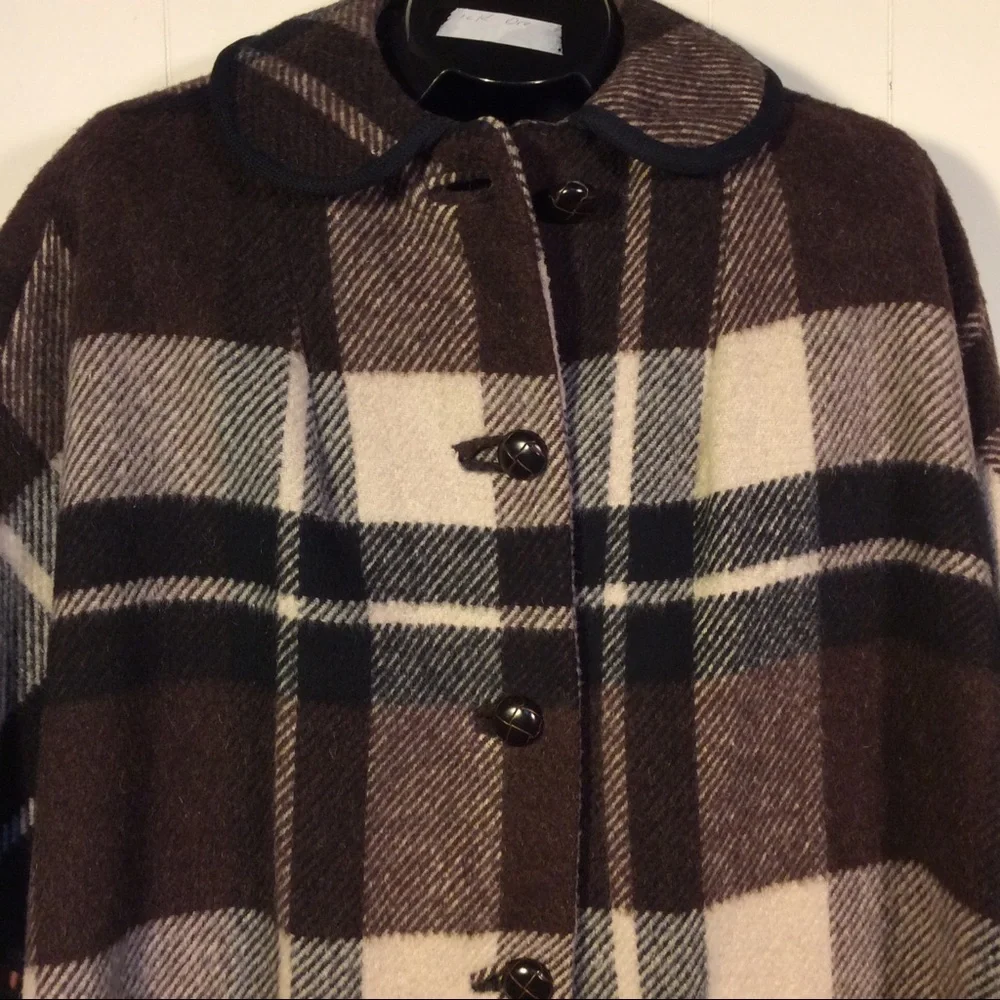 Wool Women’s Cape Coat - Picture 2 of 7